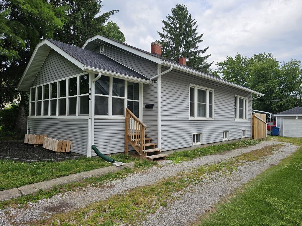 Image 1 of property listing at 806 N 12th Street, Mt Vernon, IL 62864