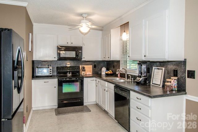 2426 Ashford Drive, Newton, NC 28658