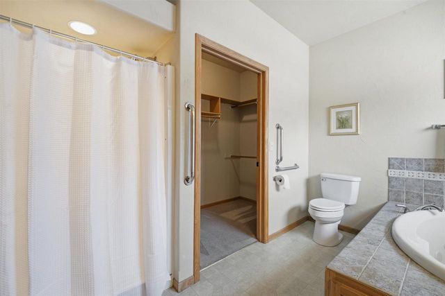 N194 EASTOWNE LANE, Appleton, WI 54915