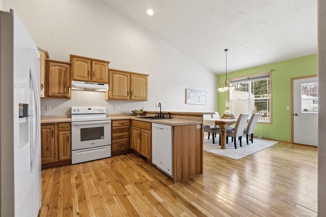 N194 EASTOWNE LANE, Appleton, WI 54915