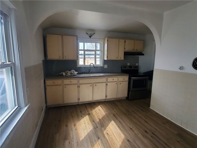 566 Lexington Avenue, Rochester, NY 14613