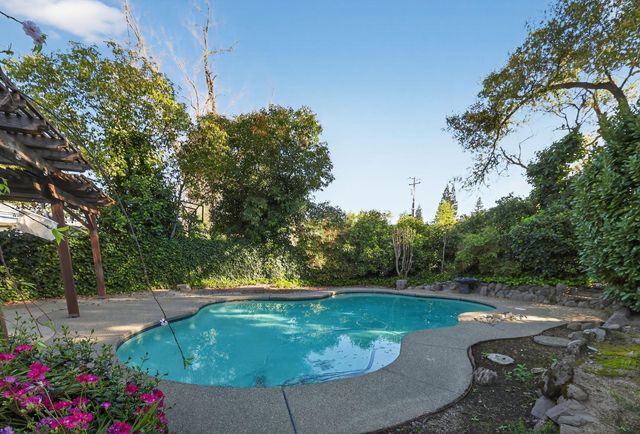 8260 E Granite Dr, Granite Bay, CA 95746