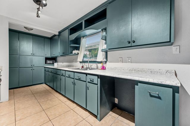 1034 Royal Oak Drive, Dickinson, TX 77539