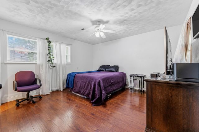 1034 Royal Oak Drive, Dickinson, TX 77539