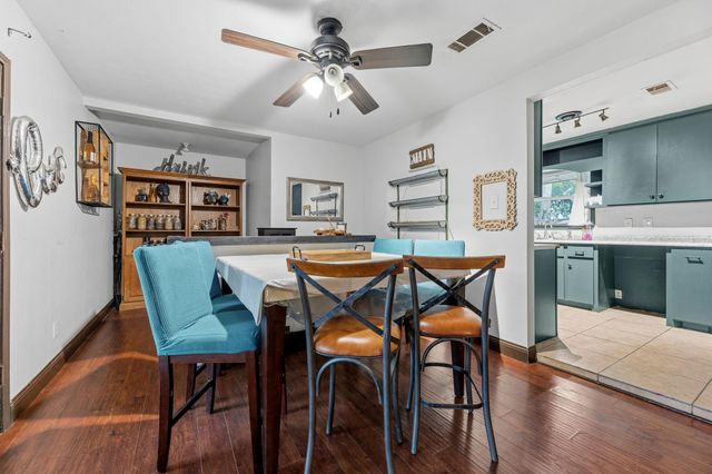1034 Royal Oak Drive, Dickinson, TX 77539