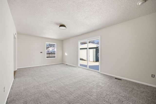 4128 E 27th Street, Des Moines, IA 50317