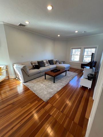 474 Albemarle Rd 2, Newton, MA 02460