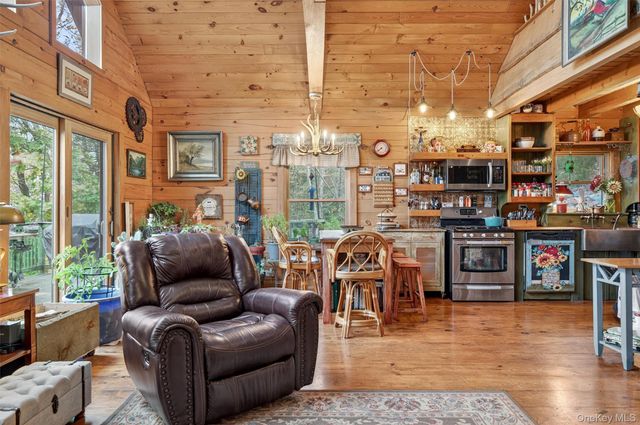 129 Hallock Road, Barryville, NY 12719