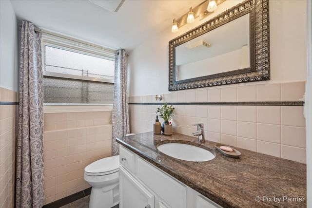 458 N 5th Avenue, Des Plaines, IL 60016