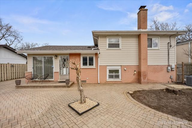 458 N 5th Avenue, Des Plaines, IL 60016