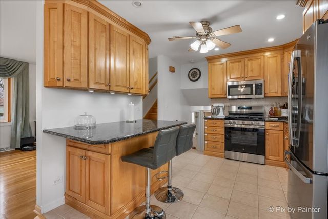 458 N 5th Avenue, Des Plaines, IL 60016