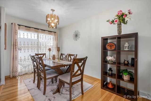 458 N 5th Avenue, Des Plaines, IL 60016