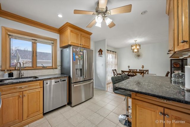 458 N 5th Avenue, Des Plaines, IL 60016