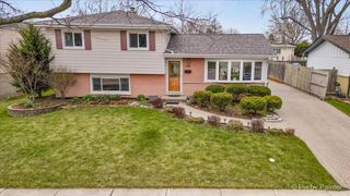 458 N 5th Avenue, Des Plaines, IL 60016