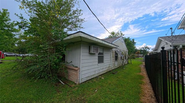 12925 Harvey Lane, Houston, TX 77013