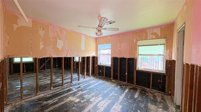 12925 Harvey Lane, Houston, TX 77013