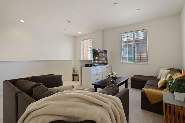 421 W Cupertino Ave, Mountain House, CA 95391