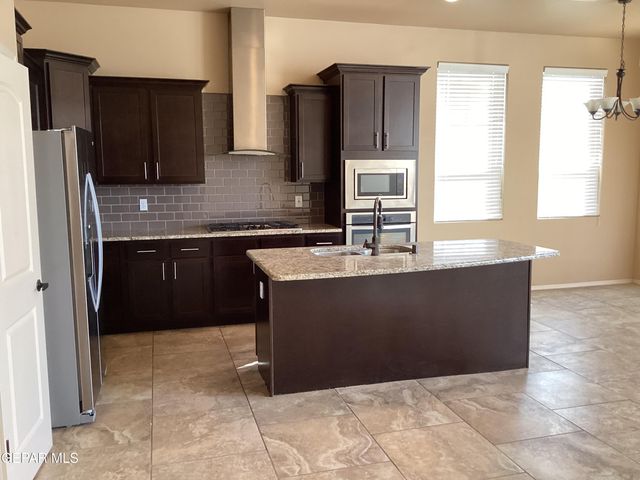 5511 GROVE Drive, Sunland Park, NM 88063