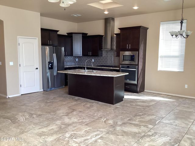 5511 GROVE Drive, Sunland Park, NM 88063