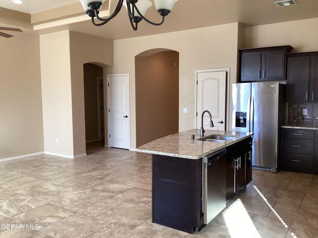 5511 GROVE Drive, Sunland Park, NM 88063