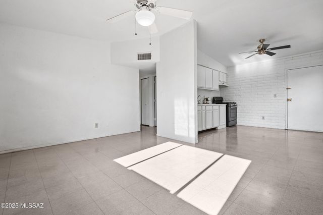 1136 S 7th Avenue, Tucson, AZ 85701