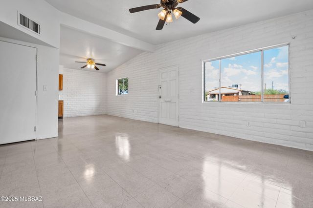 1136 S 7th Avenue, Tucson, AZ 85701