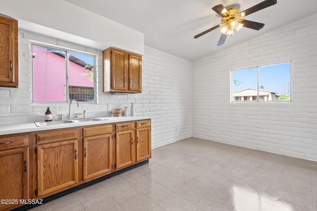 1136 S 7th Avenue, Tucson, AZ 85701