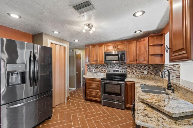 10804 MANCHESTER ROAD, Port Richey, FL 34668