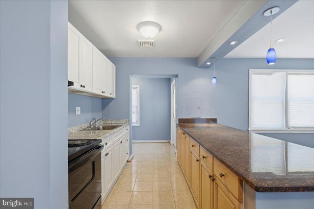 6815 STANDISH DR, Hyattsville, MD 20784