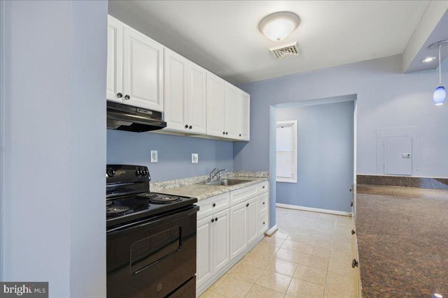 6815 STANDISH DR, Hyattsville, MD 20784