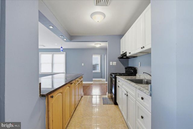 6815 STANDISH DR, Hyattsville, MD 20784