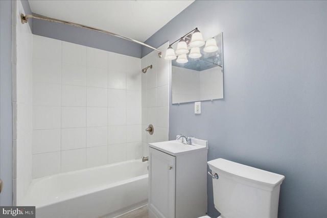 6815 STANDISH DR, Hyattsville, MD 20784