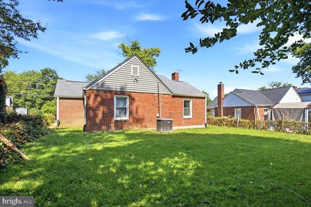 6815 STANDISH DR, Hyattsville, MD 20784