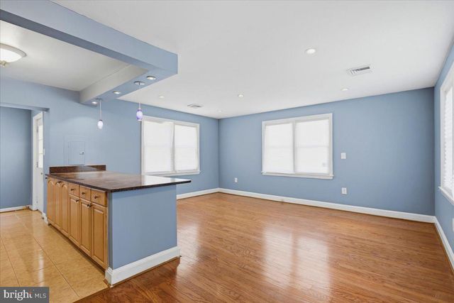6815 STANDISH DR, Hyattsville, MD 20784