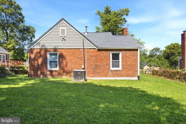 6815 STANDISH DR, Hyattsville, MD 20784