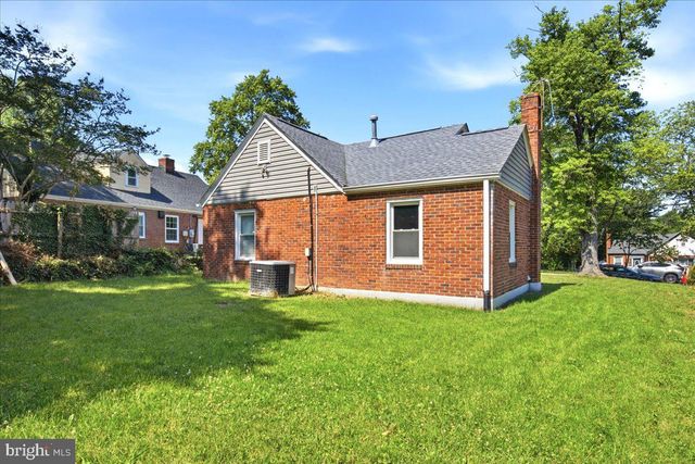 6815 STANDISH DR, Hyattsville, MD 20784