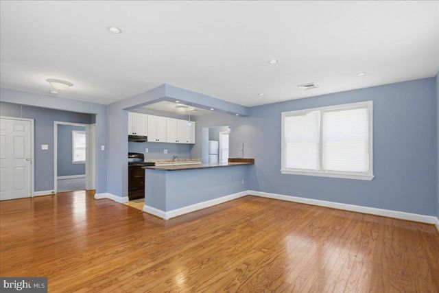 6815 STANDISH DR, Hyattsville, MD 20784