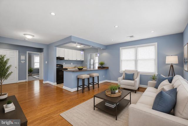 6815 STANDISH DR, Hyattsville, MD 20784