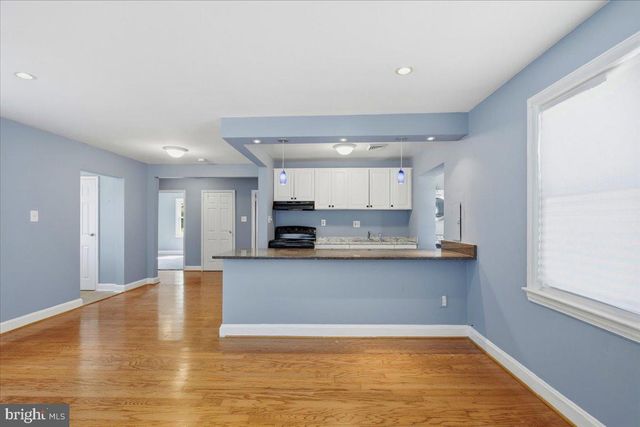 6815 STANDISH DR, Hyattsville, MD 20784