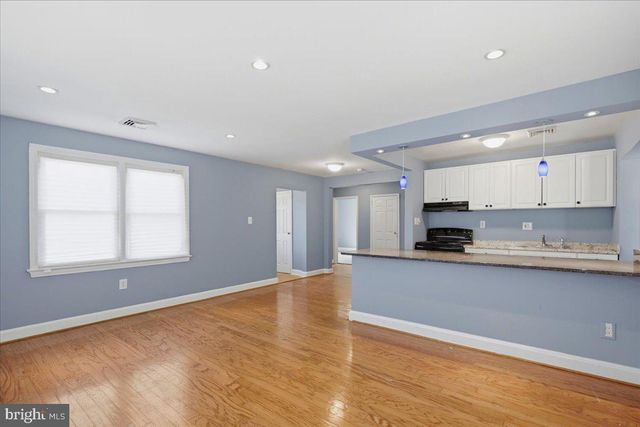 6815 STANDISH DR, Hyattsville, MD 20784
