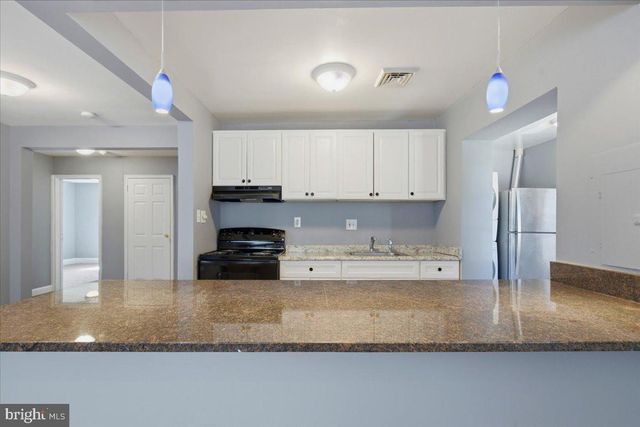 6815 STANDISH DR, Hyattsville, MD 20784