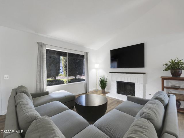 2202 Aspenpark Court, Thousand Oaks, CA 91362