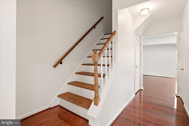 6152 STRASBURG DR, Centreville, VA 20121
