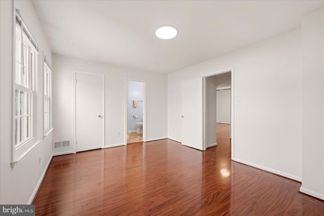 6152 STRASBURG DR, Centreville, VA 20121