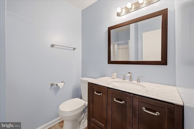 6152 STRASBURG DR, Centreville, VA 20121