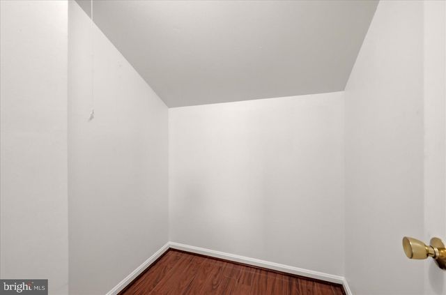 6152 STRASBURG DR, Centreville, VA 20121