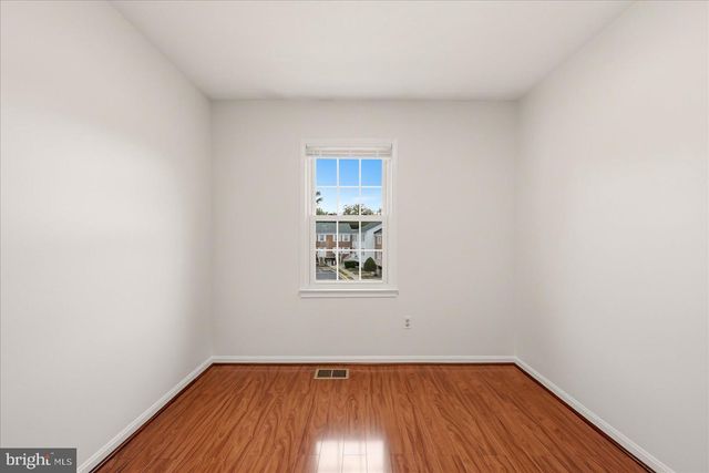 6152 STRASBURG DR, Centreville, VA 20121