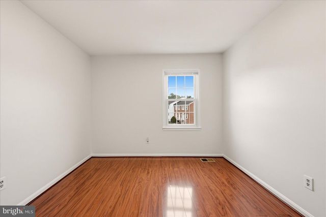 6152 STRASBURG DR, Centreville, VA 20121