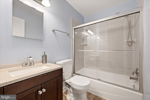 6152 STRASBURG DR, Centreville, VA 20121