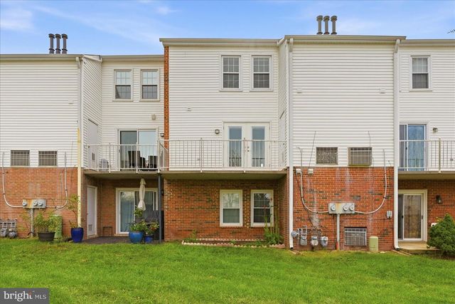 6152 STRASBURG DR, Centreville, VA 20121